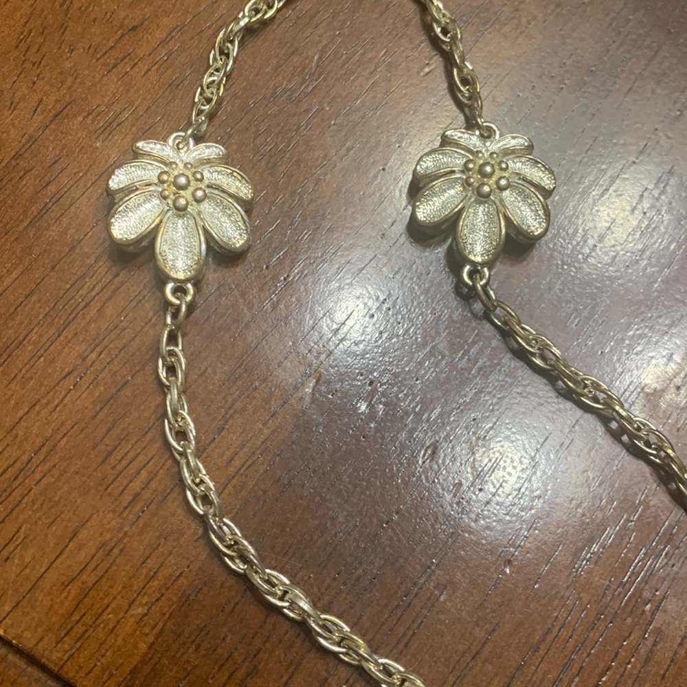 Long necklace with cute flowers